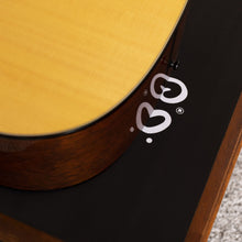 Lade das Bild in den Galerie-Viewer, C.F. Martin-Gitarren-Schutzmatte mit CFM-Logo