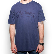 Lade das Bild in den Galerie-Viewer, C.F. Martin Tone-On-Tone T-Shirt Blau
