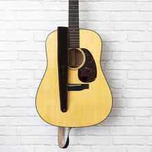 Lade das Bild in den Galerie-Viewer, C.F. Martin Gitarrengurt, Wildleder, braun