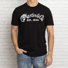 Lade das Bild in den Galerie-Viewer, C.F. Martin klassisches Solid Logo T-Shirt