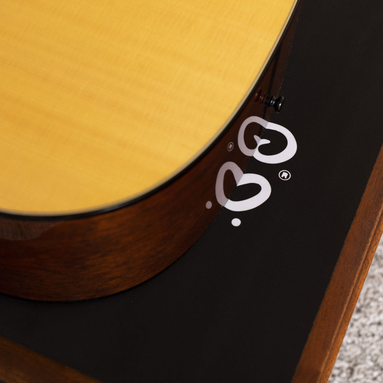 CFM-Gitarren-Schutzmatte mit CFM-Logo